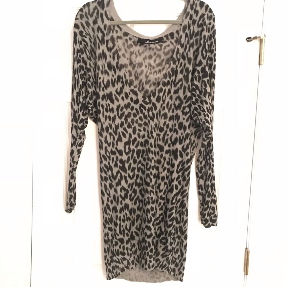 Leap are print sweater dress